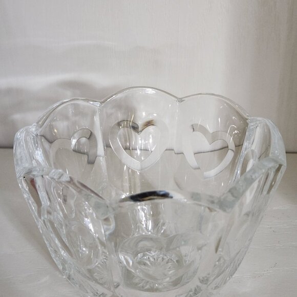 Valentine's Heart Crystal Clear Thick Crystal Bowl With Scalloped Rim and Hearts - Picture 2 of 4